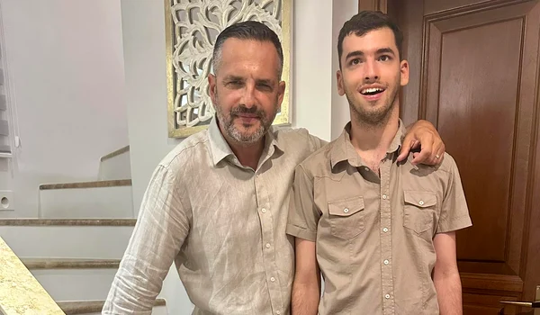 Madalin Ionescu si fiul sau, Filip   Facebook jpg