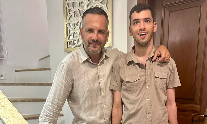 Madalin Ionescu si fiul sau, Filip   Facebook jpg