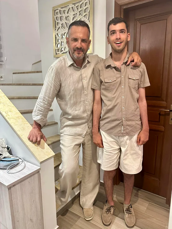 Madalin Ionescu si fiul sau, Filip   Facebook jpg