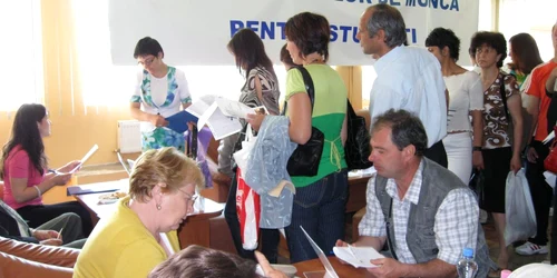 Târgovişte: Bursa locurilor de muncă merge la ţară