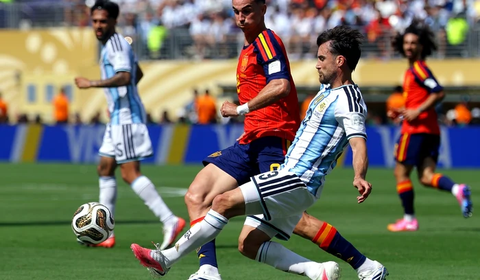 Fabián Ruiz (roșu), consemnează un record uluitor (FOTO: EPA)