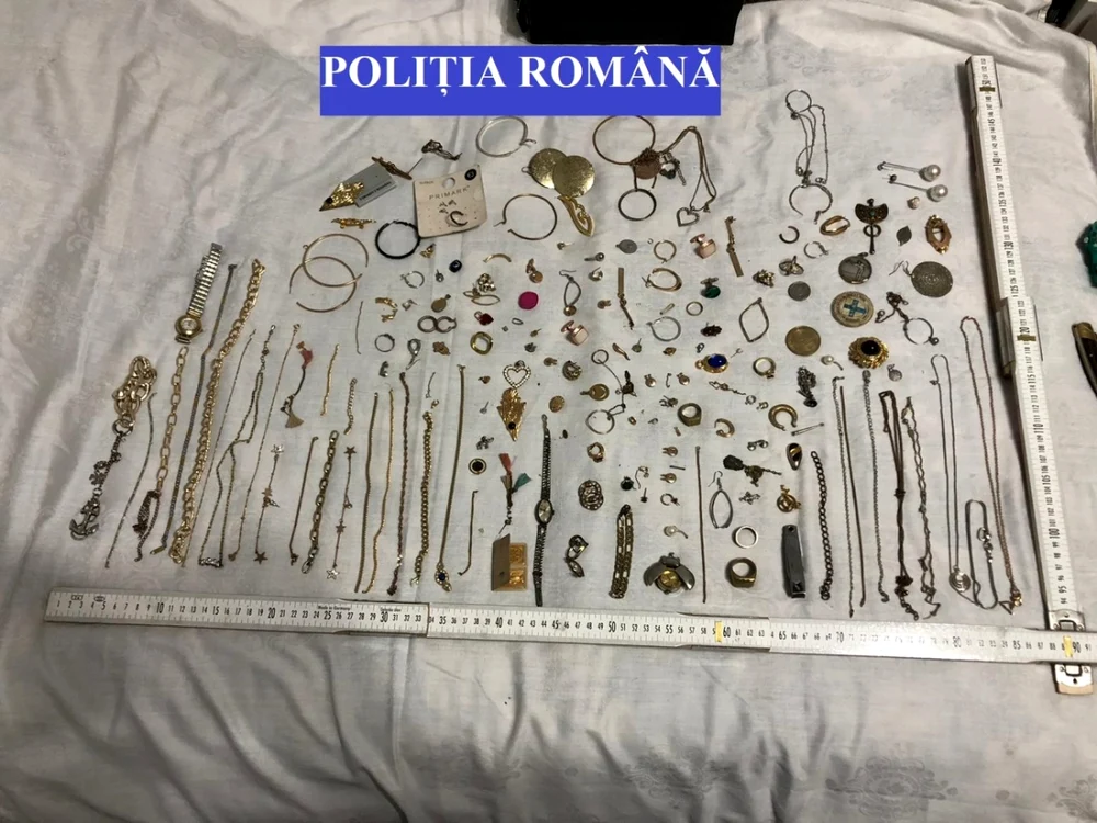 perchezitii politie alba hoti