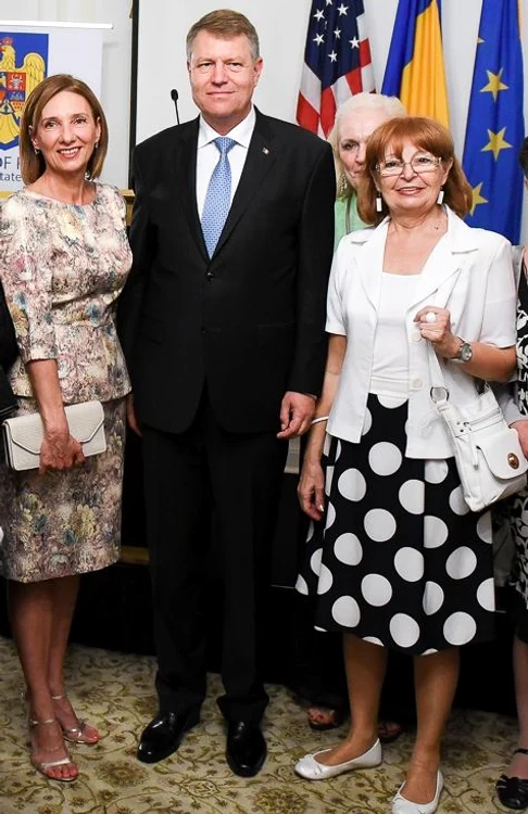 Rochia creată de Andreea Tincu a costat 1.390 de lei