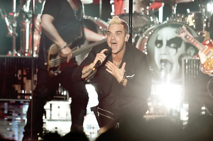 Robbie Williams cântă în seara aceasta, începând cu ora 20.00