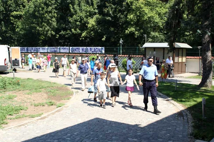 Sute de oameni au vizitat duminică vila Dante FOTO: Mediafax