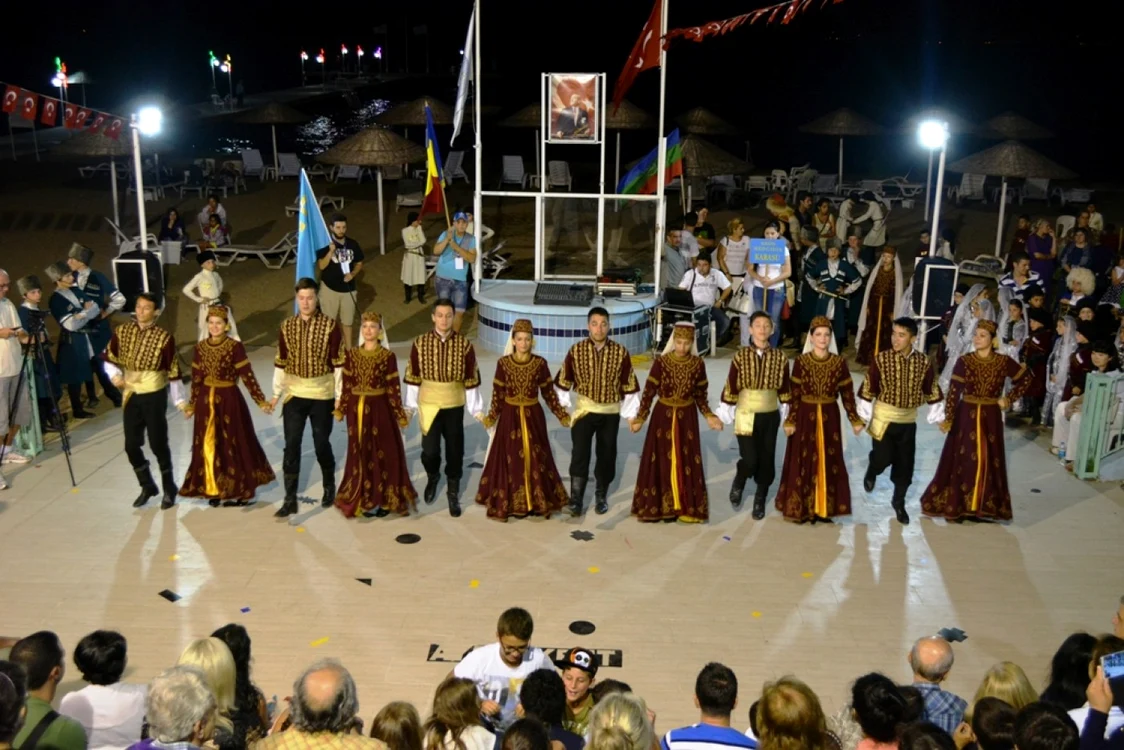 Ansamblul Karasu din Medgidia Foto Karasu