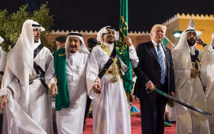 Donald Trump a participat la un dans ceremonial în Arabia Saudită Foto: EPA