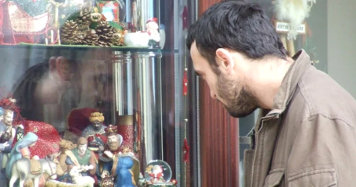 Pietrenii admiră ornamentele, dar nu cumpără