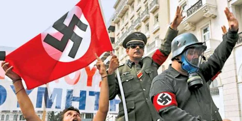 Circa 25.000 de greci au sfidat interdicţia privind protestele