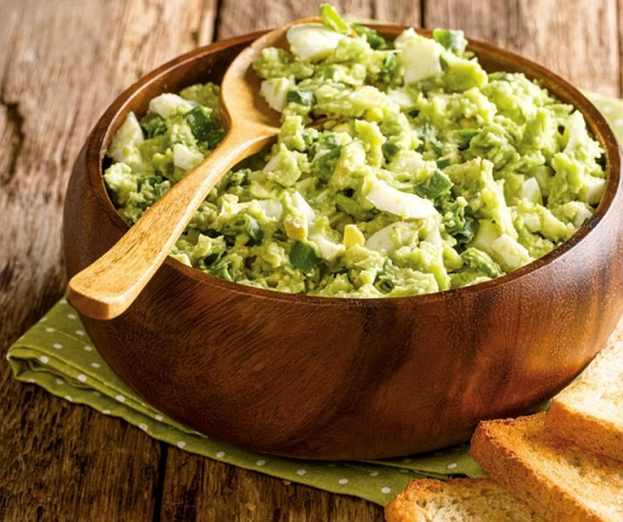 salata cu avocado jpg