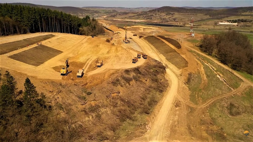 Viaductul de 740 de metri, construit de UMB pe Autostrada Transilvania, aproape de finalizare VIDEO