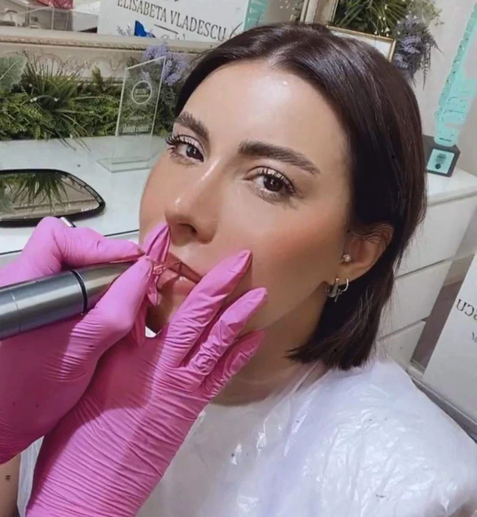 Nicoleta Nucă și-a micropigmentat buzele Sursă foto: Instagram Nicoleta Nucă