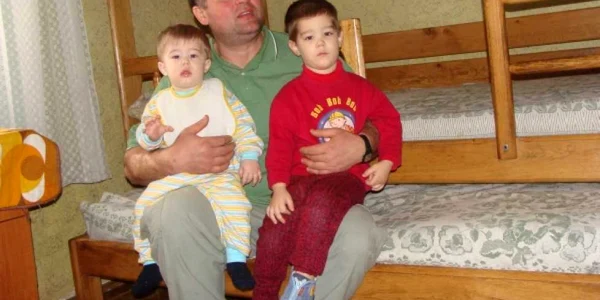 Minerul Doru Filip are acasă 11 copii care trăiesc de două luni din alocații