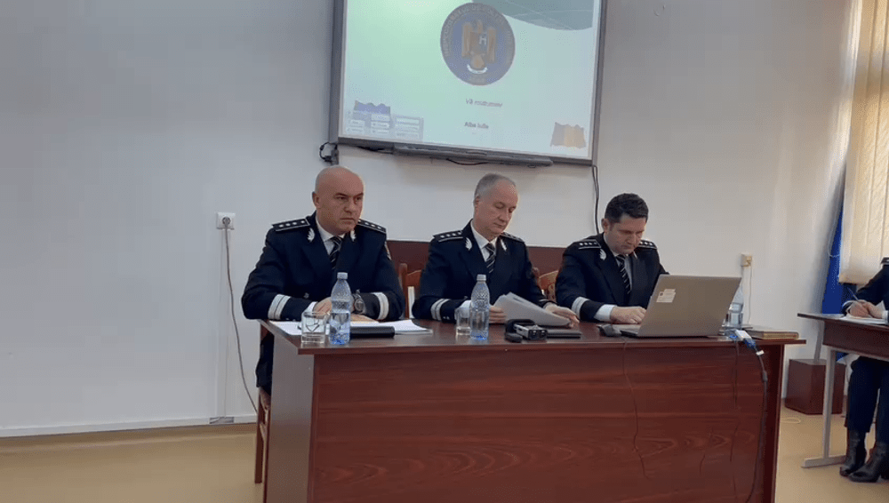 Cazul sacoșei cu cocktail-uri Molotov găsită la Alba Iulia. Poliția nu are suspecți, iar în sticle era benzină VIDEO