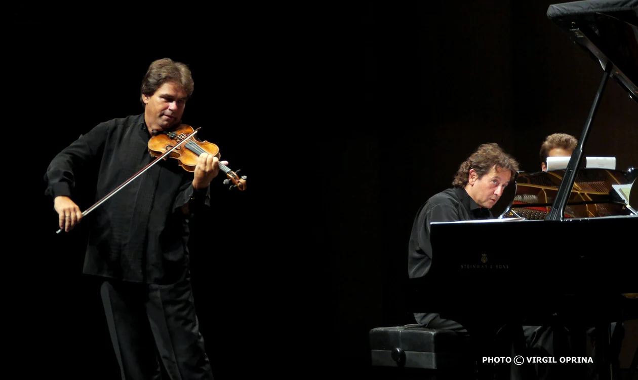 Violonistul Gabriel Croitoru şi pianistul Horia Mihail, în concert