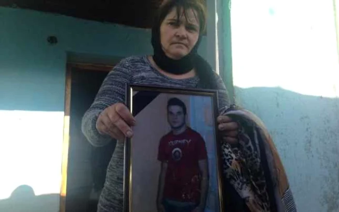 Familia tânărului care şi-a pierdut viaţa după ce a căzut într-o groapă cer să se facă dreptate