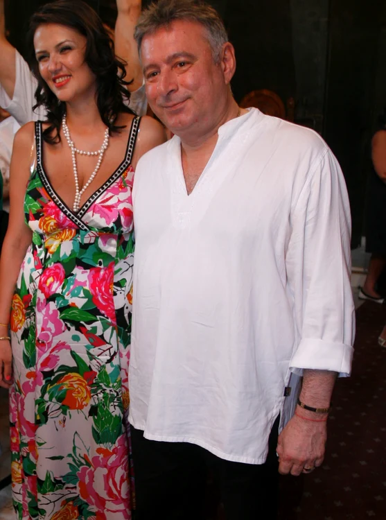 
    Mădălin Voicu s-a căsătorit în secret cu pictorița Carmen Olteanufoto: Click!  