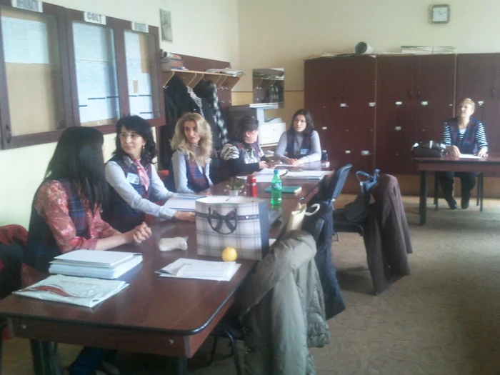 Primăriile din ţară vor primi bani în bugetele locale pentru plata salariilor profesorilor