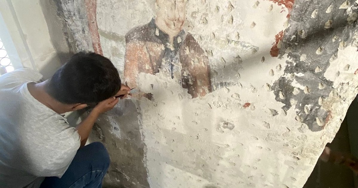 Descoperiri surprinzătoare: Portrete medievale găsite sub tencuiala Castelului Corvinilor.