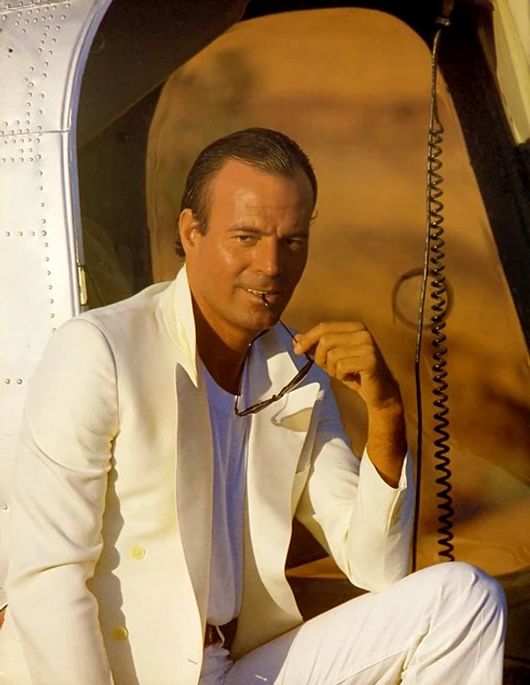 Julio Iglesias la puţin timp după debutul artistic