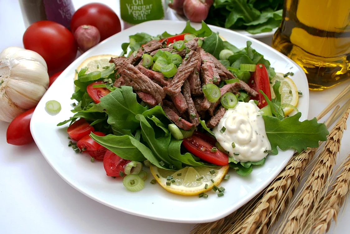 salata pastrama maioneza usturoi jpeg