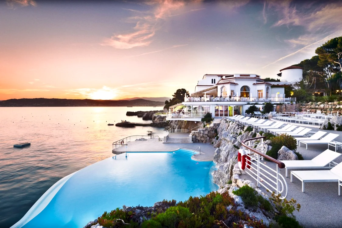 Cap-Eden-Roc în Antibes, Franţa, cel mai bun hotel desemnat pentrui regiunea Europa, Turcia, Rsuia.  FOTO internationaltravellermag.com