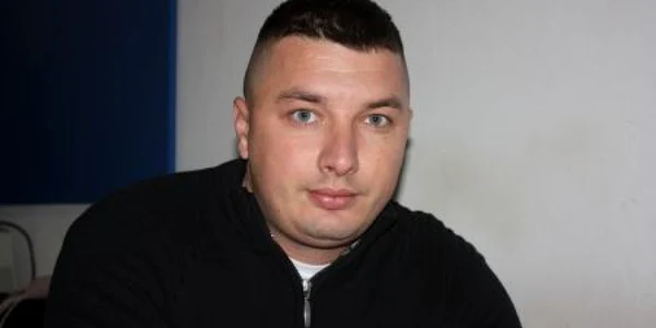 Tânărul susţine că a fost bătut fără motiv şi vrea ca agresorii să fie pedepsiţi
