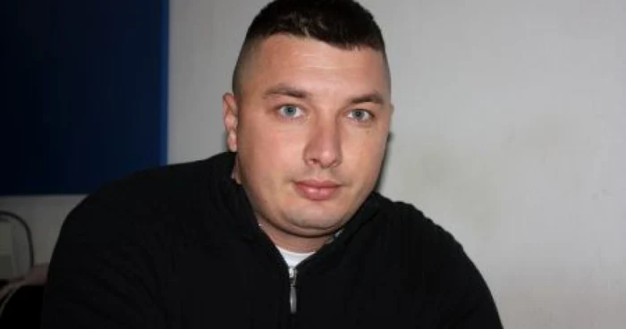 Tânărul susţine că a fost bătut fără motiv şi vrea ca agresorii să fie pedepsiţi