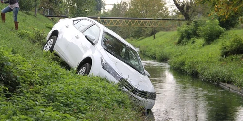 A plonjat cu masina in paraul Peta