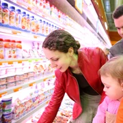 familie copii cumparaturi supermarket mama tata shutterstock 3011857 jpeg