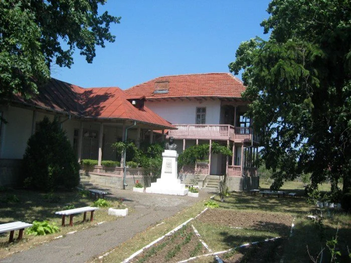Casa Memorială a lui Vlahuţă de la Dragosloveni