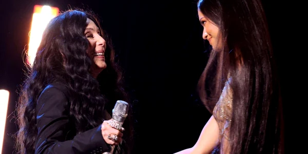Cher Foto Rock & Roll Hall of Fame  X jpg