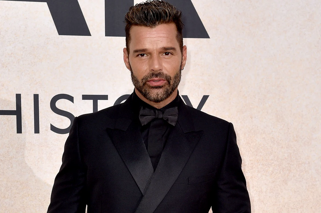 Imaginea lui Ricky Martin primește lovitură după lovitură 