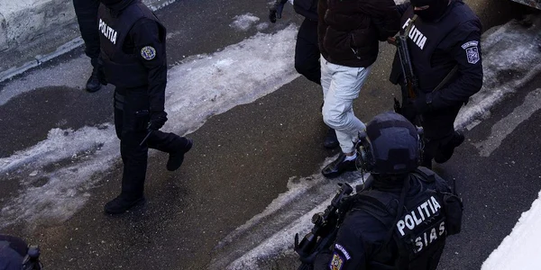 Mohamed Amra este adus la sediul Curtii de Apel Bucuresti, 23 februarie 2025  3 jpg