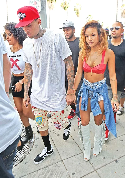 
    Chris Brown şi iubita lui,  Karrueche Tran, s-au plimbat  ca porumbeii prin Los AngelesFoto: Hepta  
