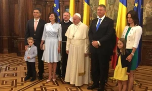 Marius Vecerdea (foto stânga), la întâlnirea cu Papa Francisc jpeg