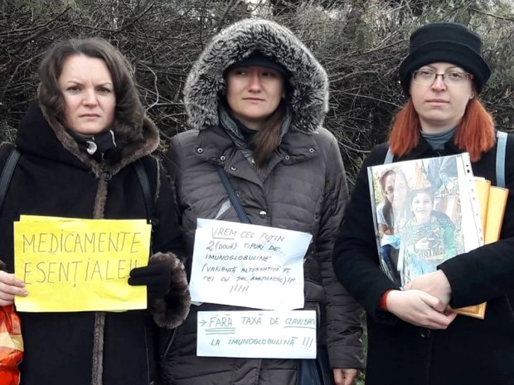 Familia lui Edi a protestat în faţa Guvernului