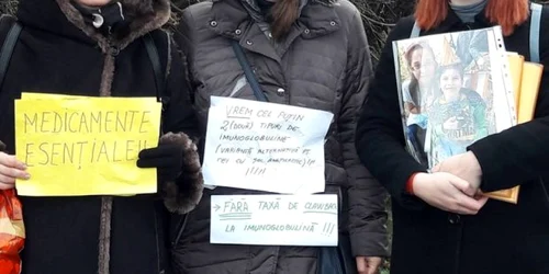 Familia lui Edi a protestat în faţa Guvernului