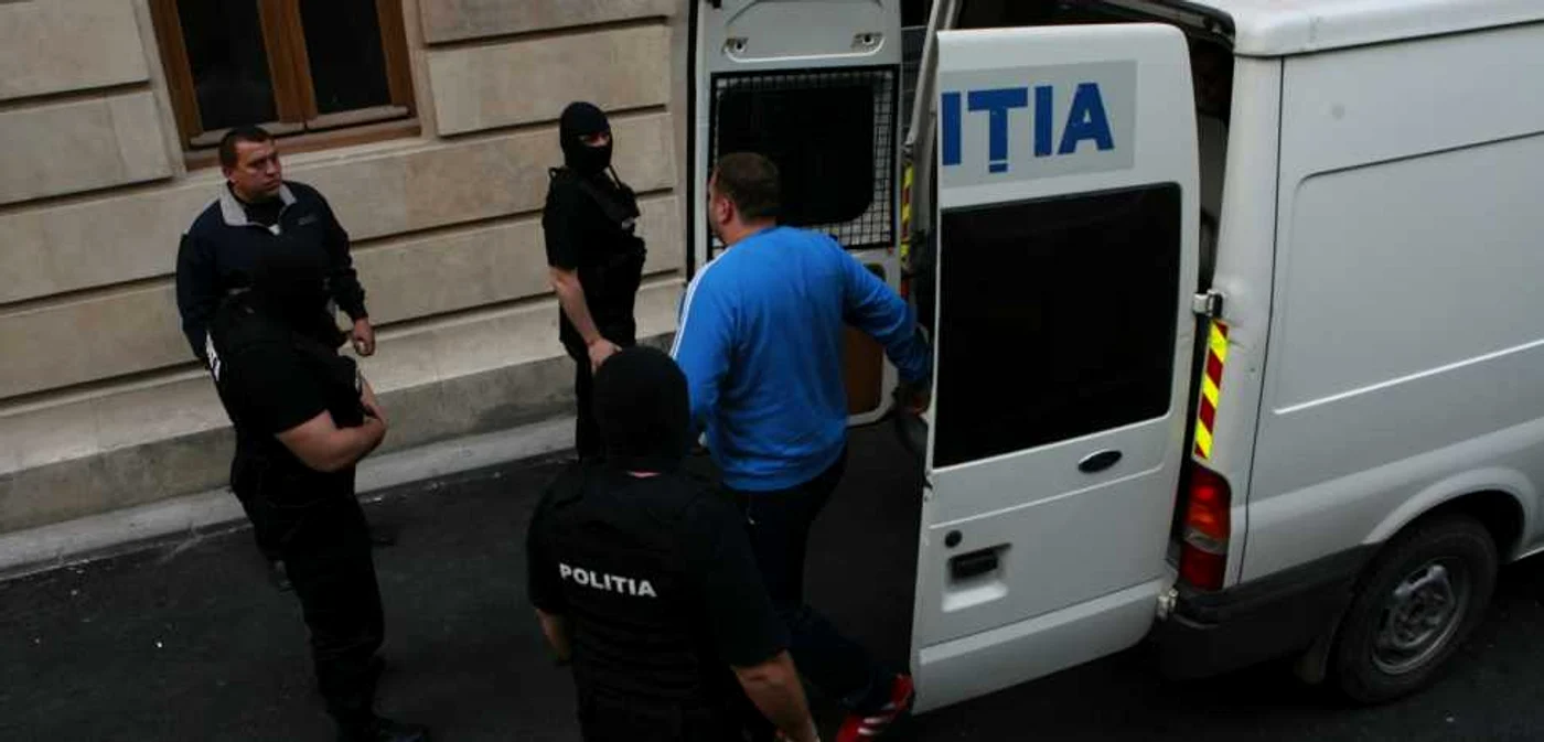 Urmăritul a fost dus în arest