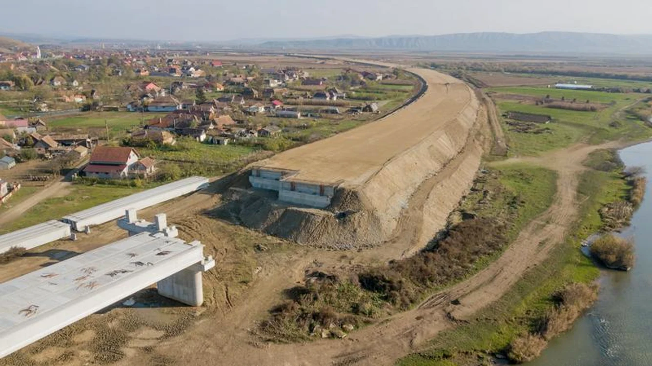 
    În cinci ani, lotul Chețani- Câmpia Turzii a fost construit în proporție de 40%  