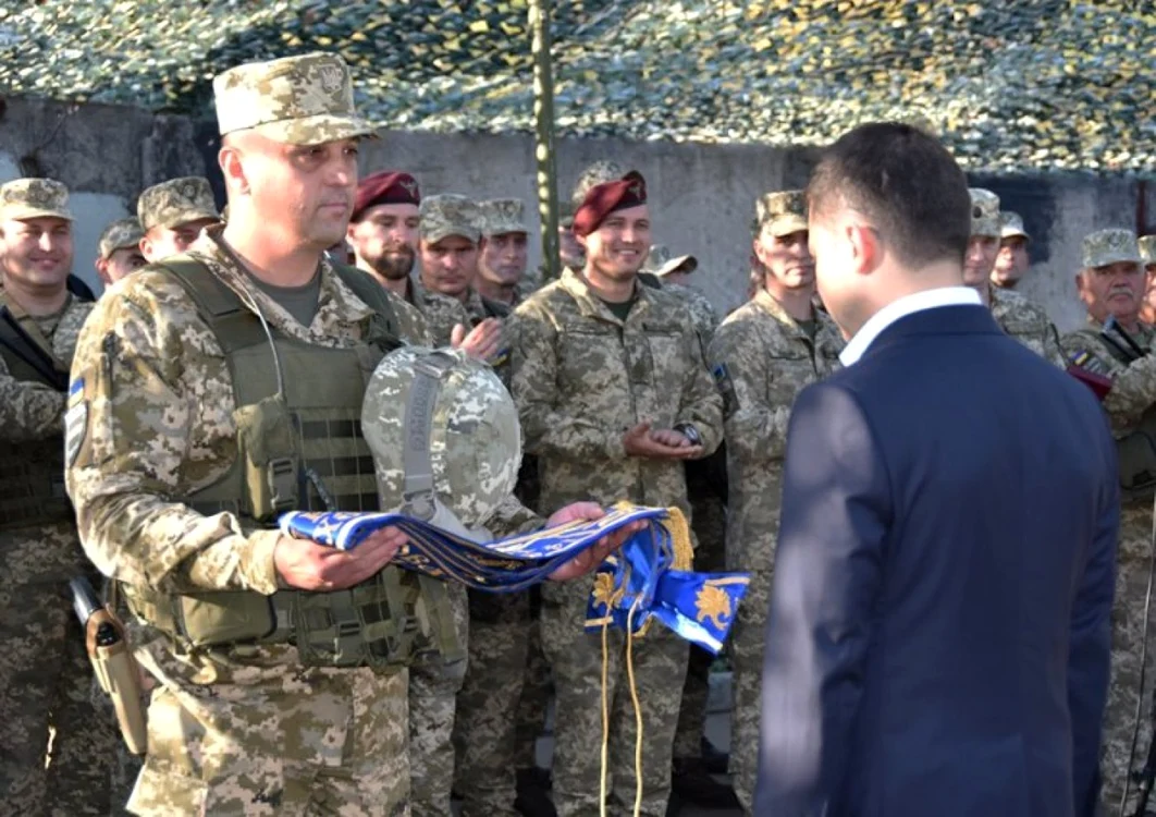 Preşedintele Ucrainei şi membri ai grupării militare FOTO Ministerul Apărării Naţionale