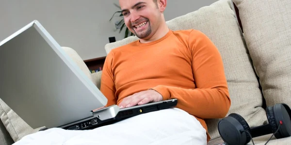 Tot mai mulţi români au acces la internet prin modem mobil