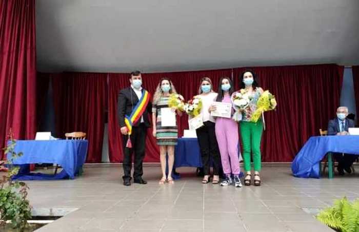 Candidaţii de 10 la Evaluarea Naţională şi Bacalaureat au fost premiaţi