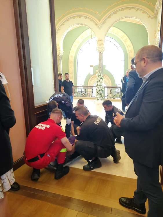 O vizitatoare a suferit o luxație (foto: Sînziana Ionescu)
