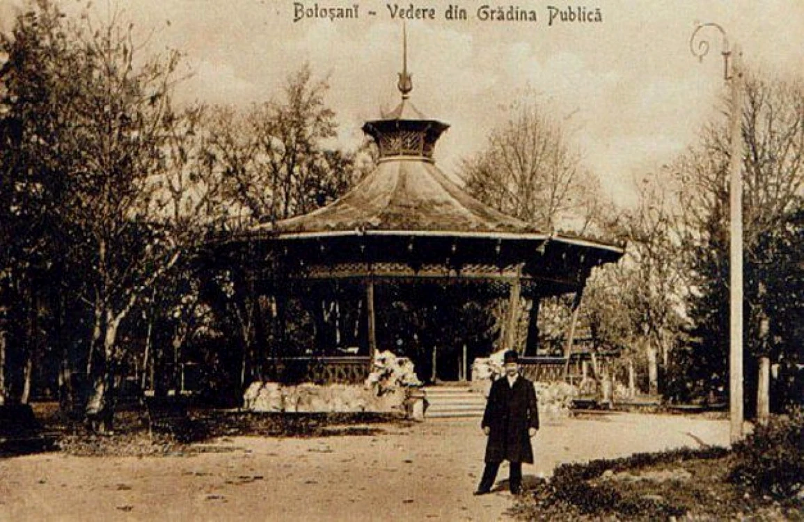 Foişorul din parcul ”Mihai Eminescu” din municipiul Botoşani FOTO arhiva adevarul.ro