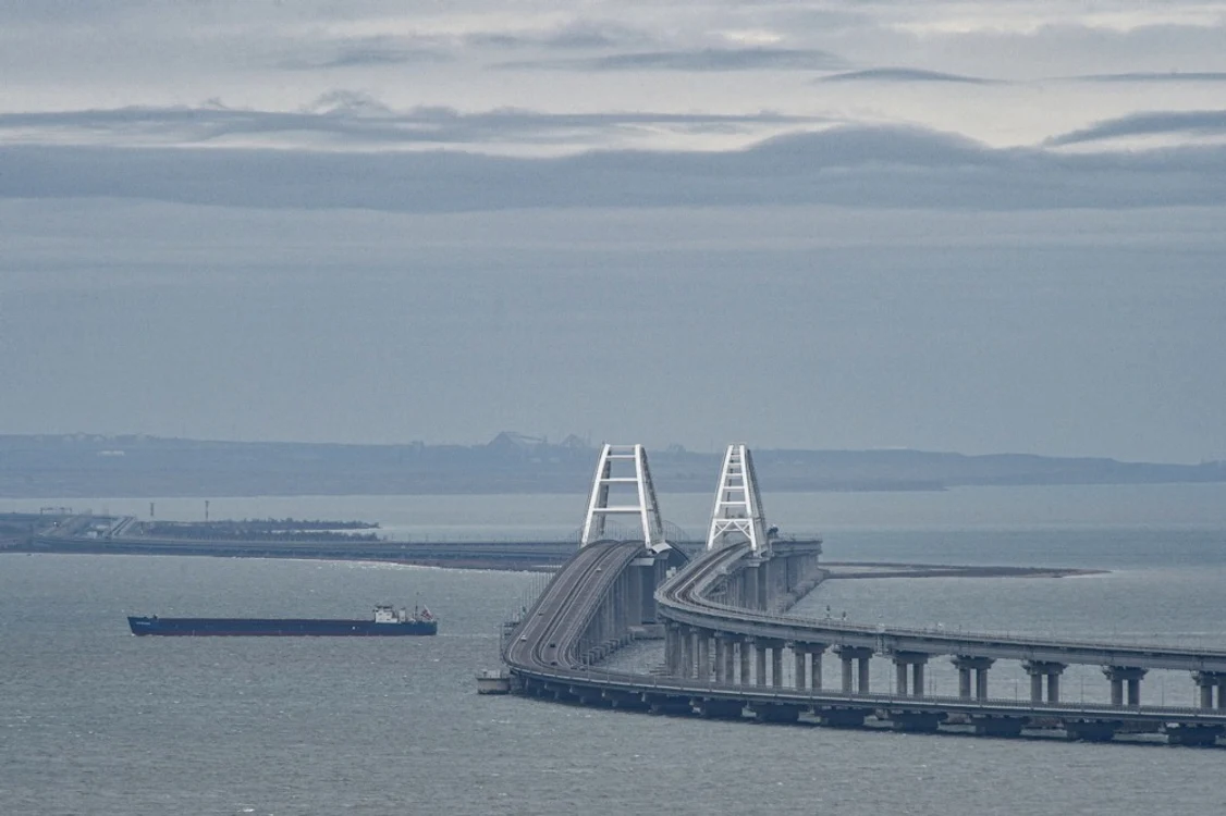 Armata ucraineană vizează infrastructură militară din Crimeea, inclusiv Podul Kerci FOTO EPA-EFE