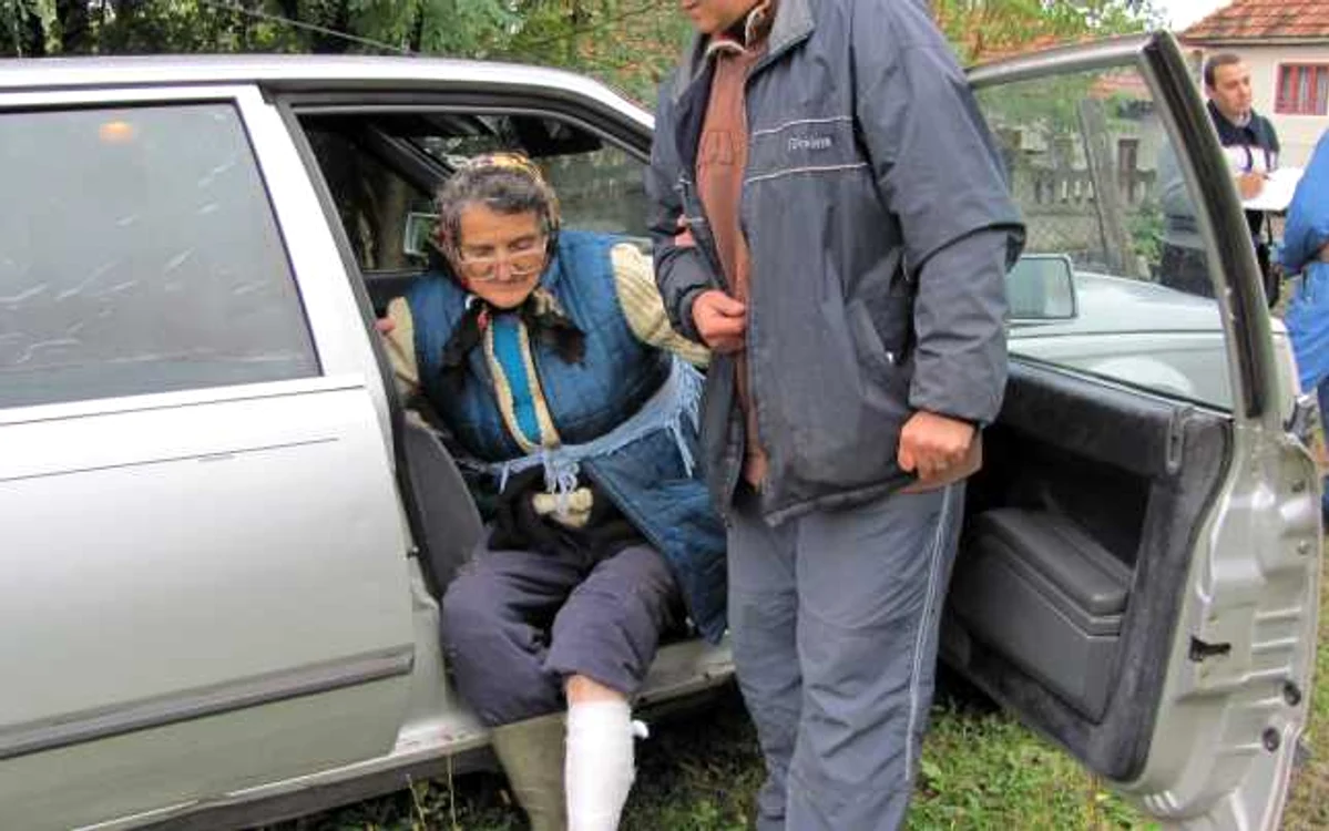 Târgu-Jiu: Teodora Scorţeanu a ajuns la spital cu multe muşcături