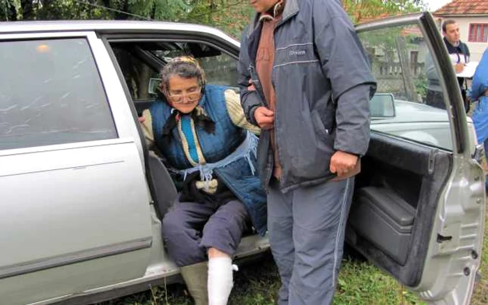 Târgu-Jiu: Teodora Scorţeanu a ajuns la spital cu multe muşcături