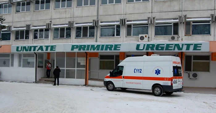 Bătrâna a fost adusă de ambulanţă la spital