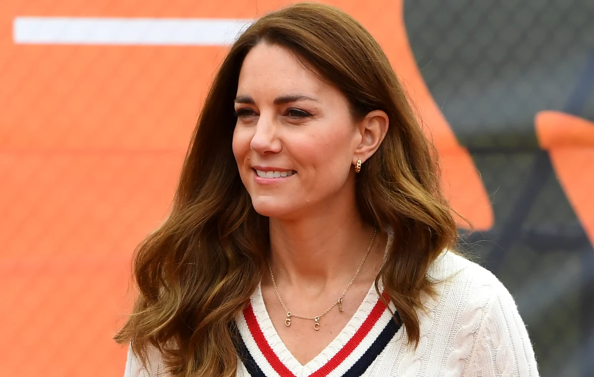 
    În Scoția, Kate MIddleton a purtat un colier cu inițialele celor trei copii ai eifoto: Getty Images  
